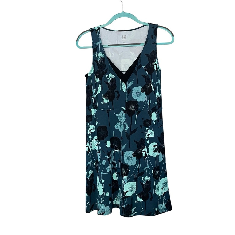 Title Nine Freelance Anemone sleeveless Dress in Size Medium.